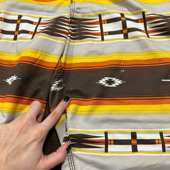 Billabong Tribal Aztec Printed Board Shorts Size 32 Men - Picture 12 of 16